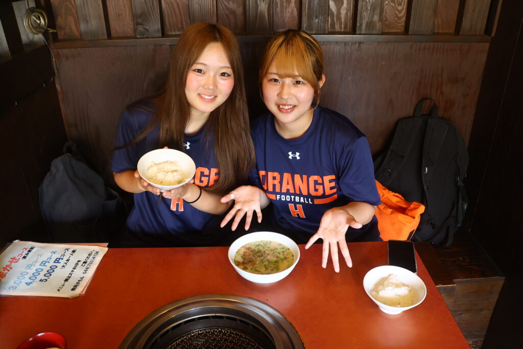 焼肉がもんの美味しさにご満悦のORANGEスタッフ